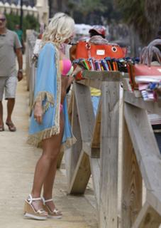Danielle Armstrong feet photo 14