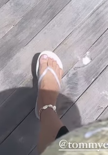 Danielle Armstrong feet photo 8