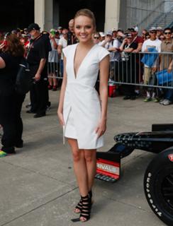 Danielle Bradbery feet photo 5