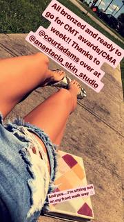 Danielle Bradbery feet photo 15