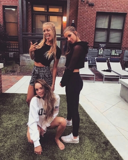 Danielle Bradbery feet photo 14