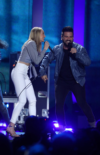 Danielle Bradbery feet photo 6