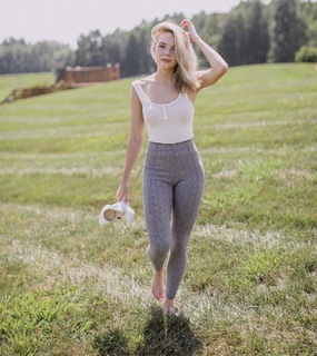Danielle Bradbery feet photo 14