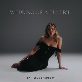 Danielle Bradbery feet photo 1