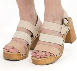 Danielle Busby feet photo 14