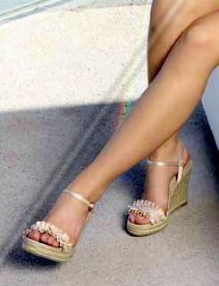 Danielle Campbell feet photo thumbnail