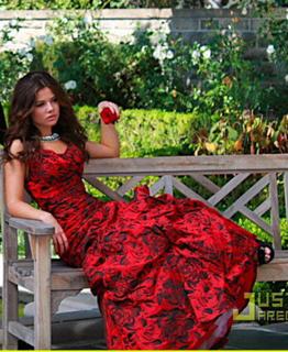 Danielle Campbell feet photo thumbnail