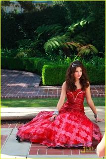 Danielle Campbell feet photo thumbnail