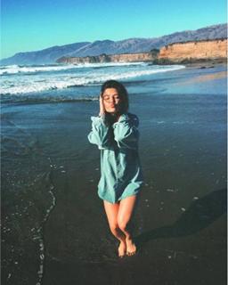 Danielle Campbell feet photo thumbnail