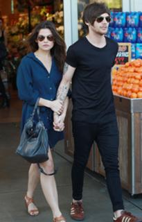 Danielle Campbell feet photo thumbnail