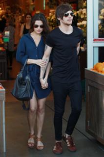 Danielle Campbell feet photo thumbnail