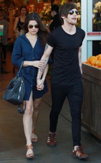 Danielle Campbell feet photo thumbnail