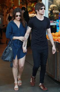 Danielle Campbell feet photo thumbnail