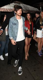 Danielle Campbell feet photo thumbnail