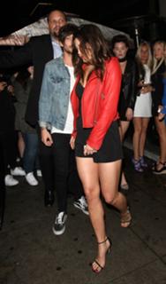 Danielle Campbell feet photo thumbnail