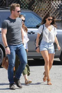 Danielle Campbell feet photo thumbnail