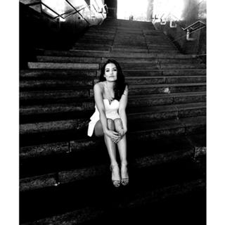 Danielle Campbell feet photo thumbnail