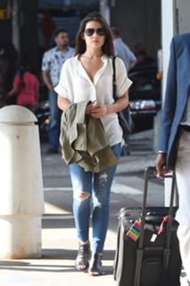 Danielle Campbell feet photo thumbnail