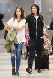 Danielle Campbell feet photo thumbnail