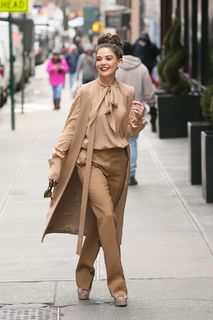 Danielle Campbell feet photo thumbnail