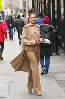 Danielle Campbell feet photo thumbnail