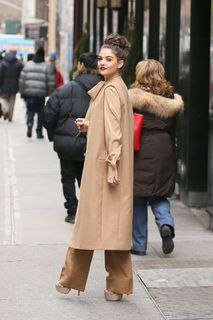 Danielle Campbell feet photo thumbnail