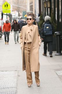 Danielle Campbell feet photo thumbnail