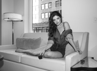 Danielle Campbell feet photo thumbnail