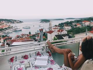 Danielle Campbell feet photo thumbnail