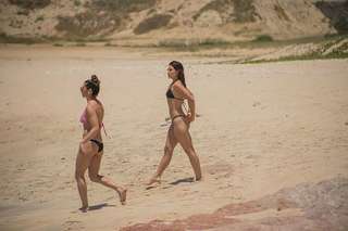 Danielle Campbell feet photo thumbnail