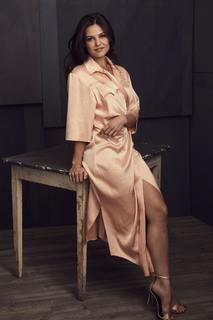 Danielle Campbell feet photo thumbnail