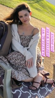 Danielle Campbell feet photo thumbnail