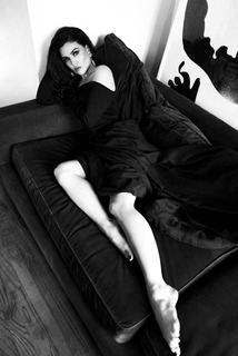 Danielle Campbell feet photo thumbnail