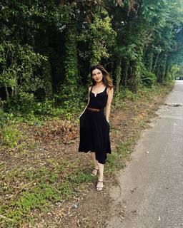 Danielle Campbell feet photo thumbnail