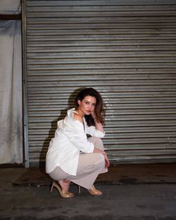 Danielle Campbell feet photo thumbnail