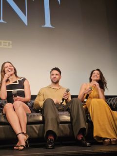 Danielle Campbell feet photo thumbnail