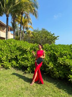 Danielle Campbell feet photo thumbnail