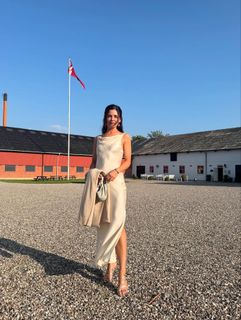 Danielle Campbell feet photo thumbnail