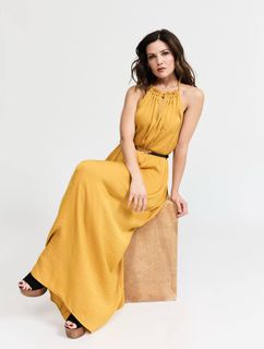 Danielle Campbell feet photo thumbnail