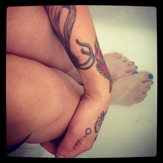 Danielle Colby feet photo thumbnail