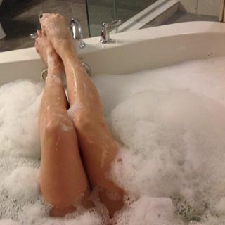 Danielle Colby feet photo thumbnail