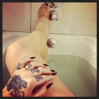 Danielle Colby feet photo thumbnail