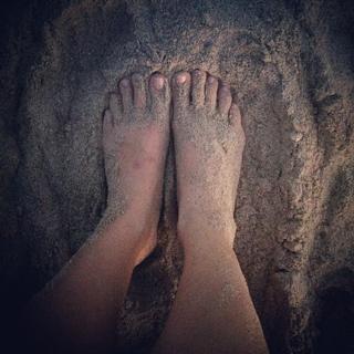 Danielle Colby feet photo thumbnail