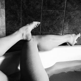Danielle Colby feet photo thumbnail