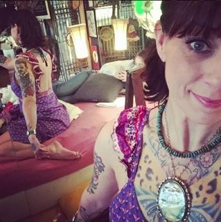 Danielle Colby feet photo thumbnail