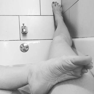 Danielle Colby feet photo thumbnail