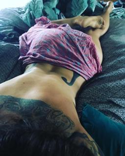 Danielle Colby feet photo thumbnail
