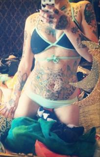 Danielle Colby feet photo thumbnail