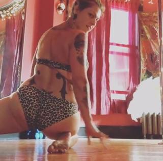 Danielle Colby feet photo thumbnail
