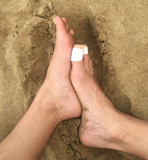 Danielle Colby feet photo thumbnail